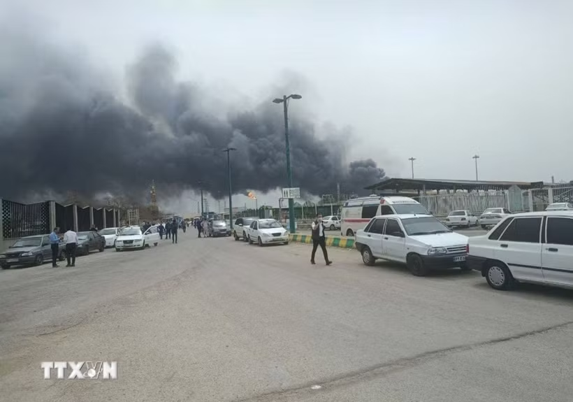 Israel tiếp tục tấn công hạ tầng quân sự và dân sự trọng yếu của Iran